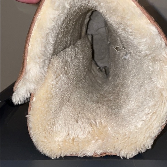 Tall button side Ugg boots - Picture 4 of 4